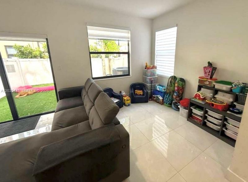 9286 W 33rd Ln, Hialeah, FL 33018 Photo