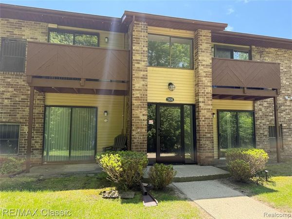 7806 Manor Circle, Westland, MI 48185