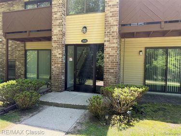 7806 Manor Circle, Westland, MI 48185
