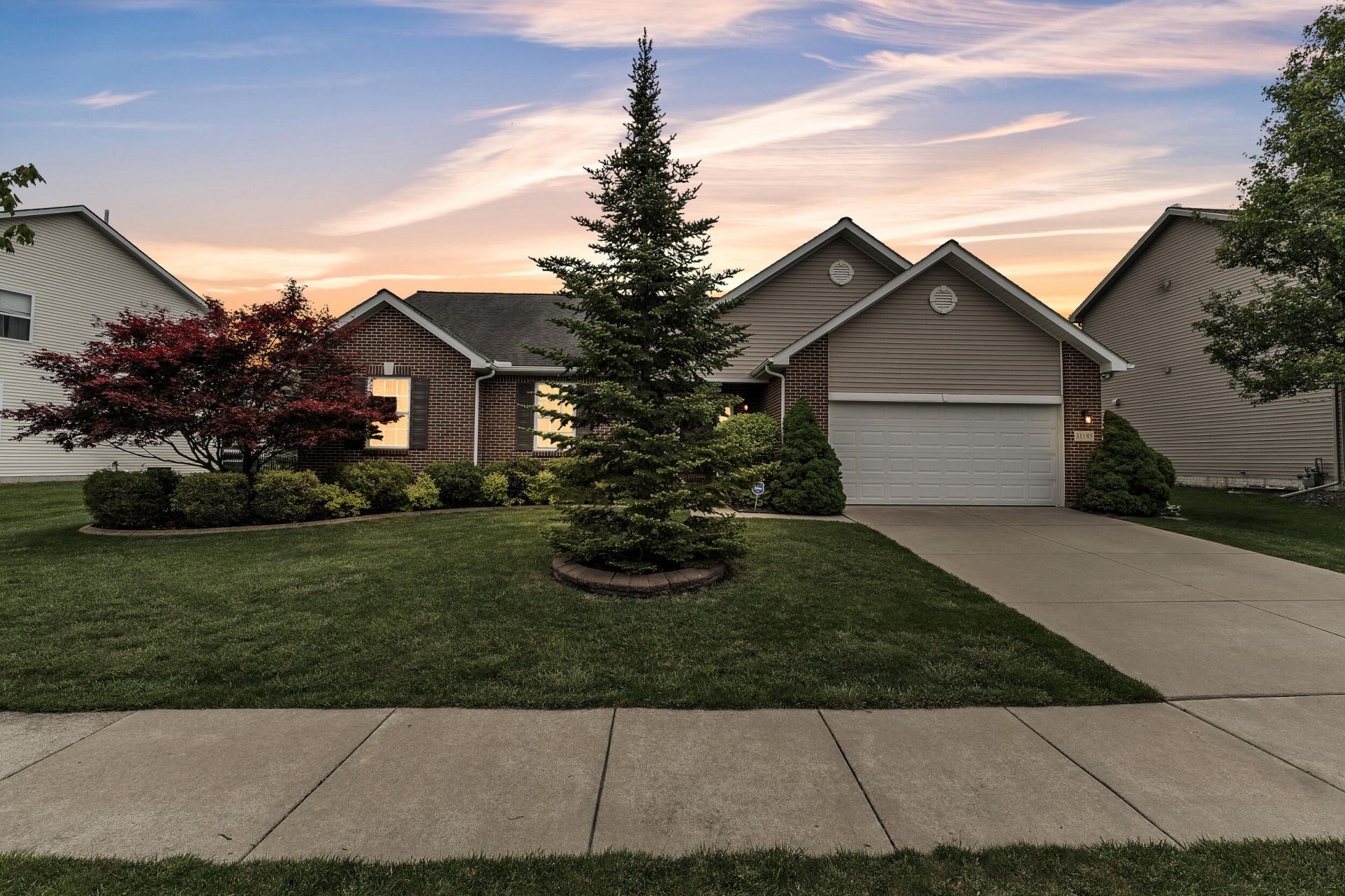 31185 Handsomer Drive, Flat Rock, MI 48134 Main Photo