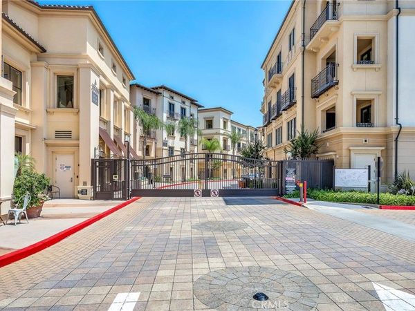 23500 Park Sorrento, Unit E-22, Calabasas, CA 91302