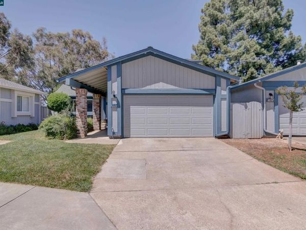 585 Mt Dell Dr, Clayton, CA 94517
