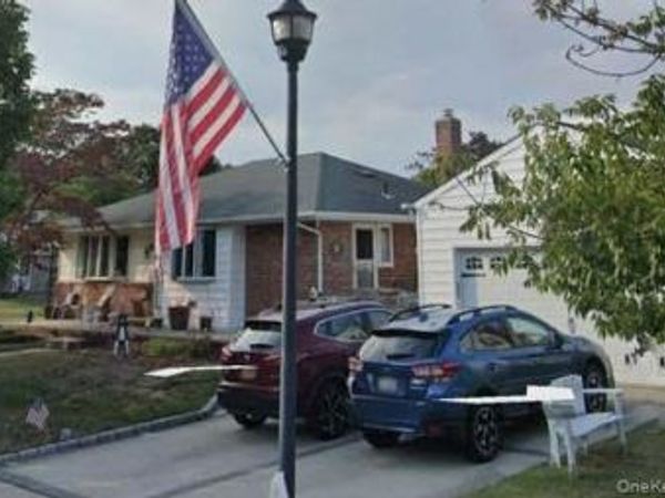 555 Parker Avenue , Levittown, NY 11756