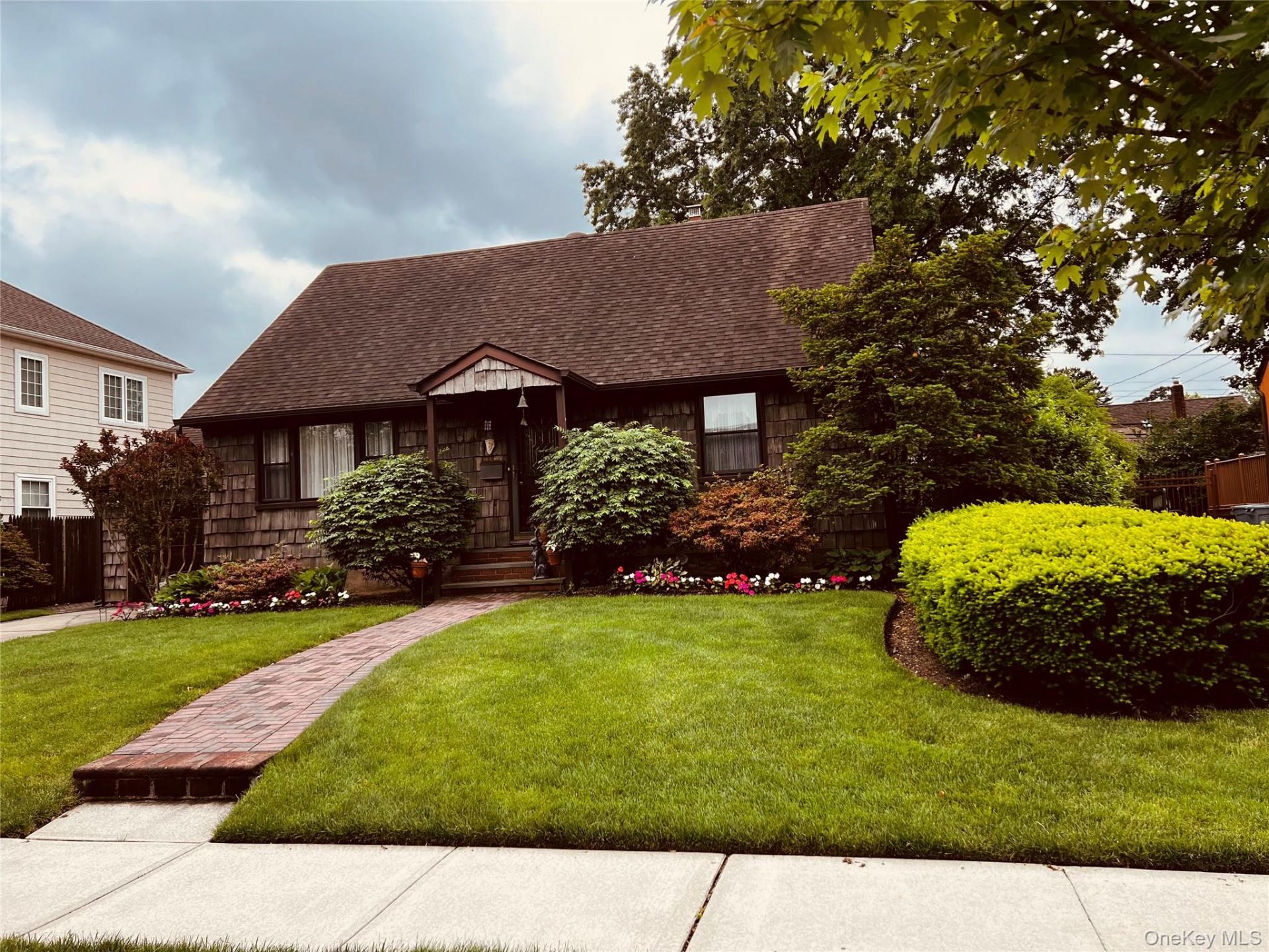 38 Hillvale Road , Albertson, NY 11507 Main Photo