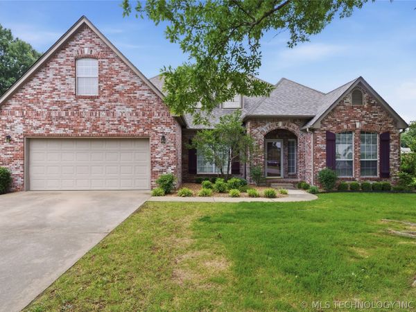 9119 N 132nd East Avenue , Owasso, OK 74055