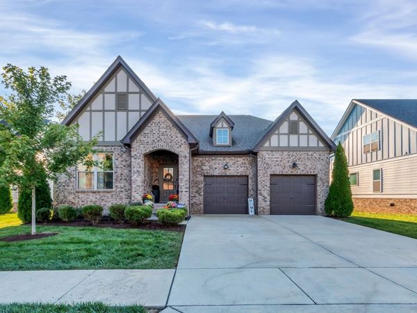 2753 Cloister Lane , Thompsons Station, TN 37179