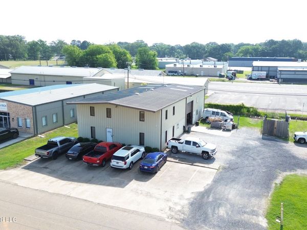 550 Pearl Park Plaza, Pearl, MS 39208