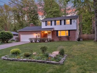 8 Forsythia Court, Orchard Park, NY 14127