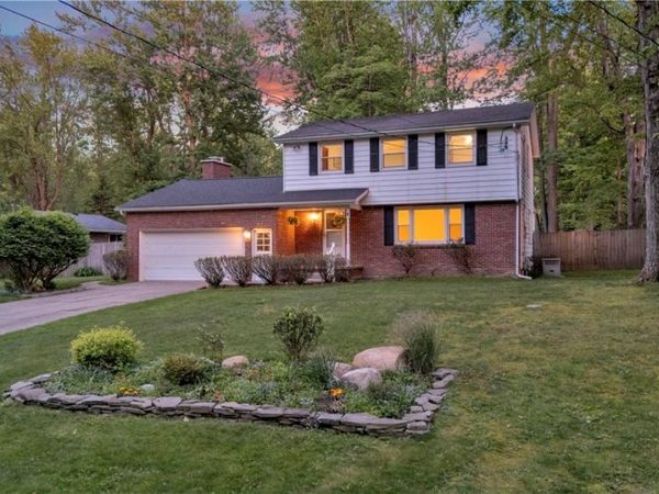 8 Forsythia Court , Orchard Park, NY 14127