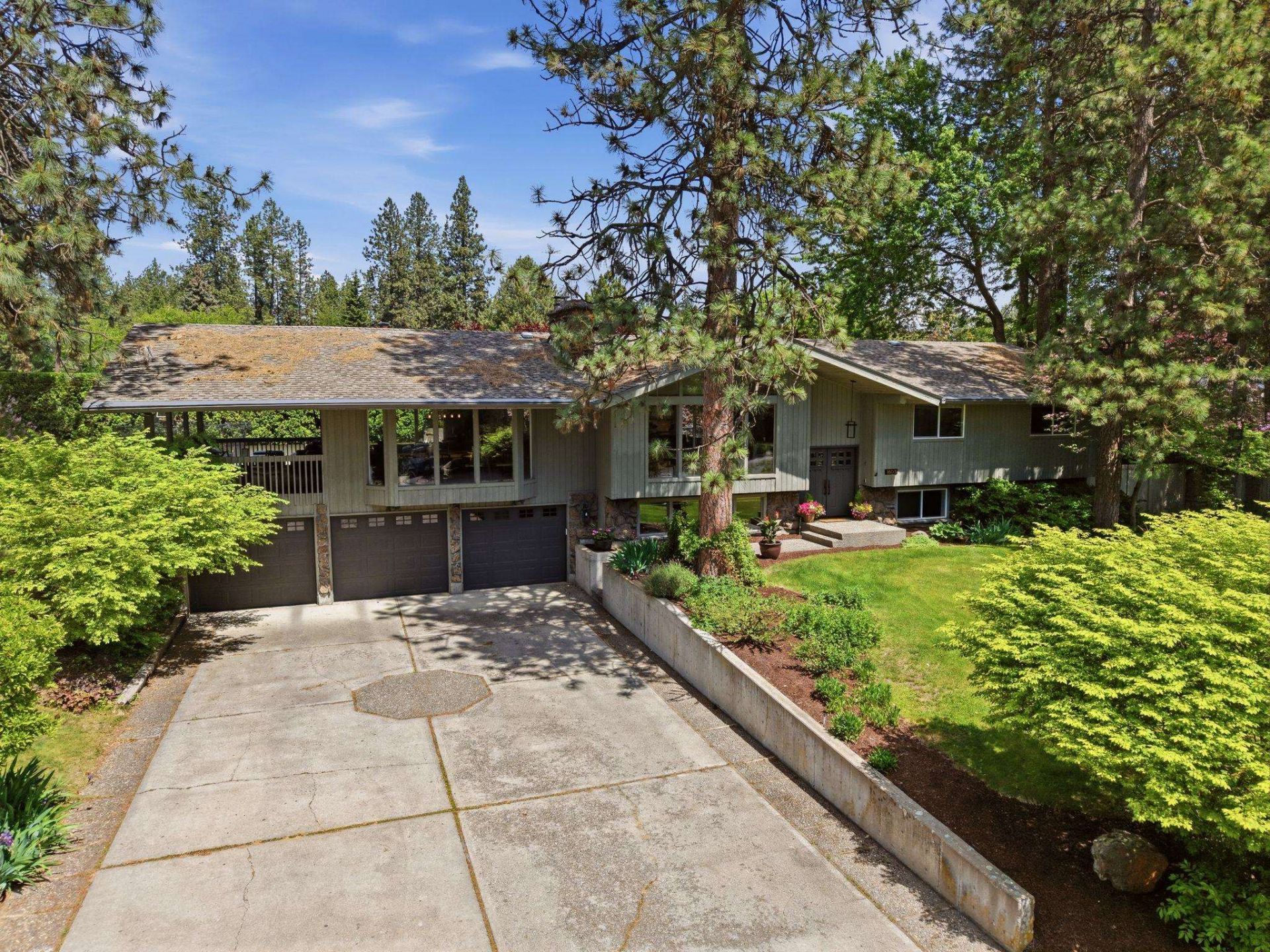 1603 E South Ridge Dr, Spokane, WA 99223 Main Photo