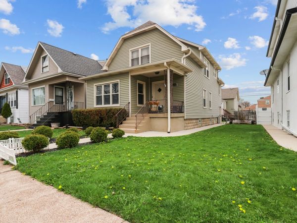 6316 W Warwick Avenue , Chicago, IL 60634