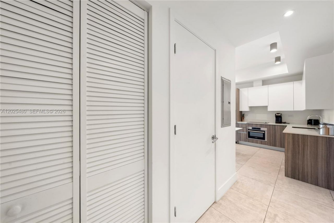 239 SW 9th St , Unit 1202, Miami, FL 33130 Photo