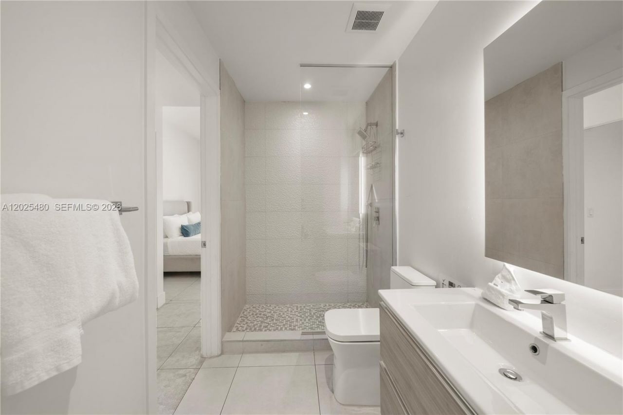 239 SW 9th St , Unit 1202, Miami, FL 33130 Photo
