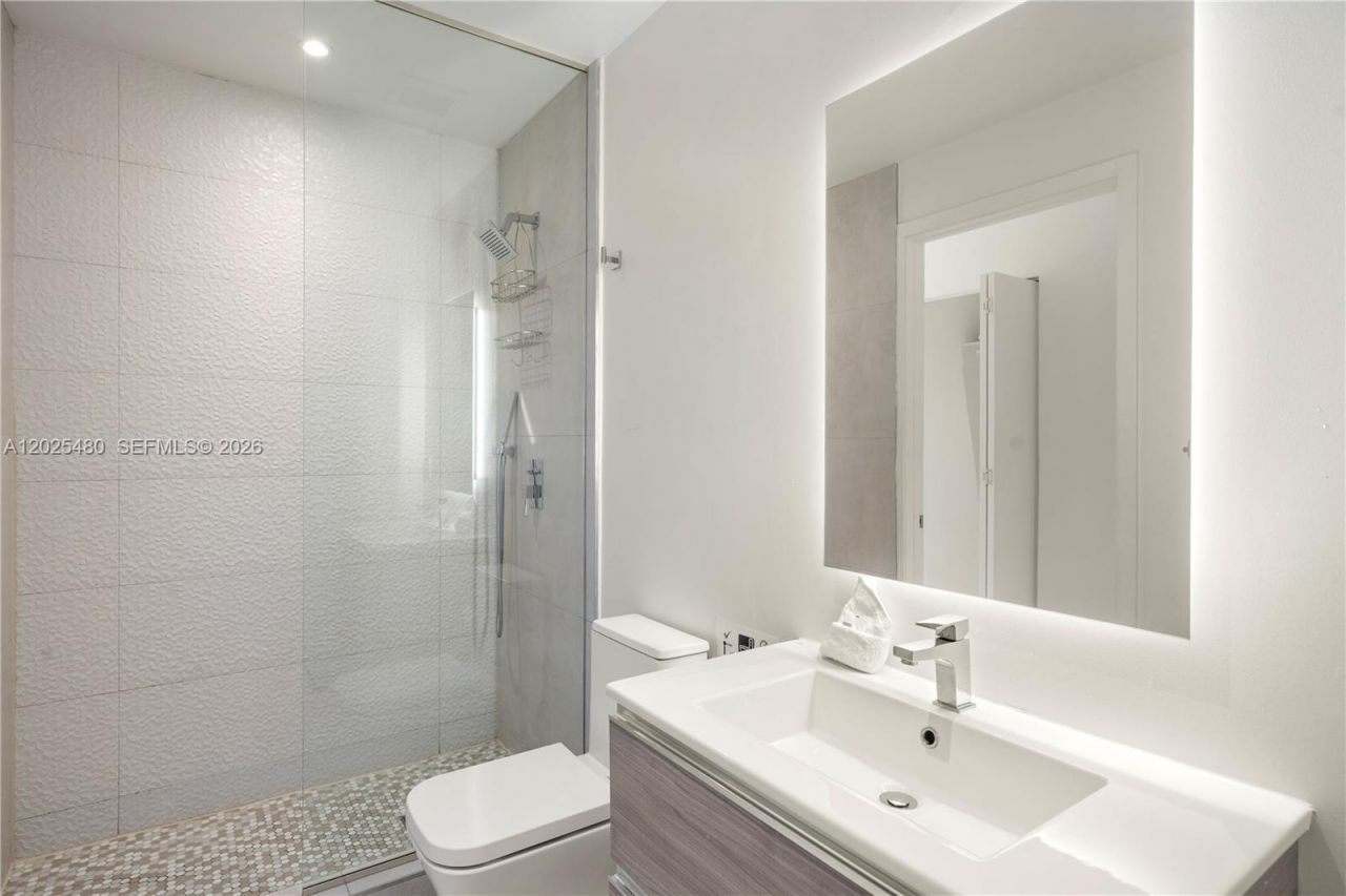 239 SW 9th St , Unit 1202, Miami, FL 33130 Photo