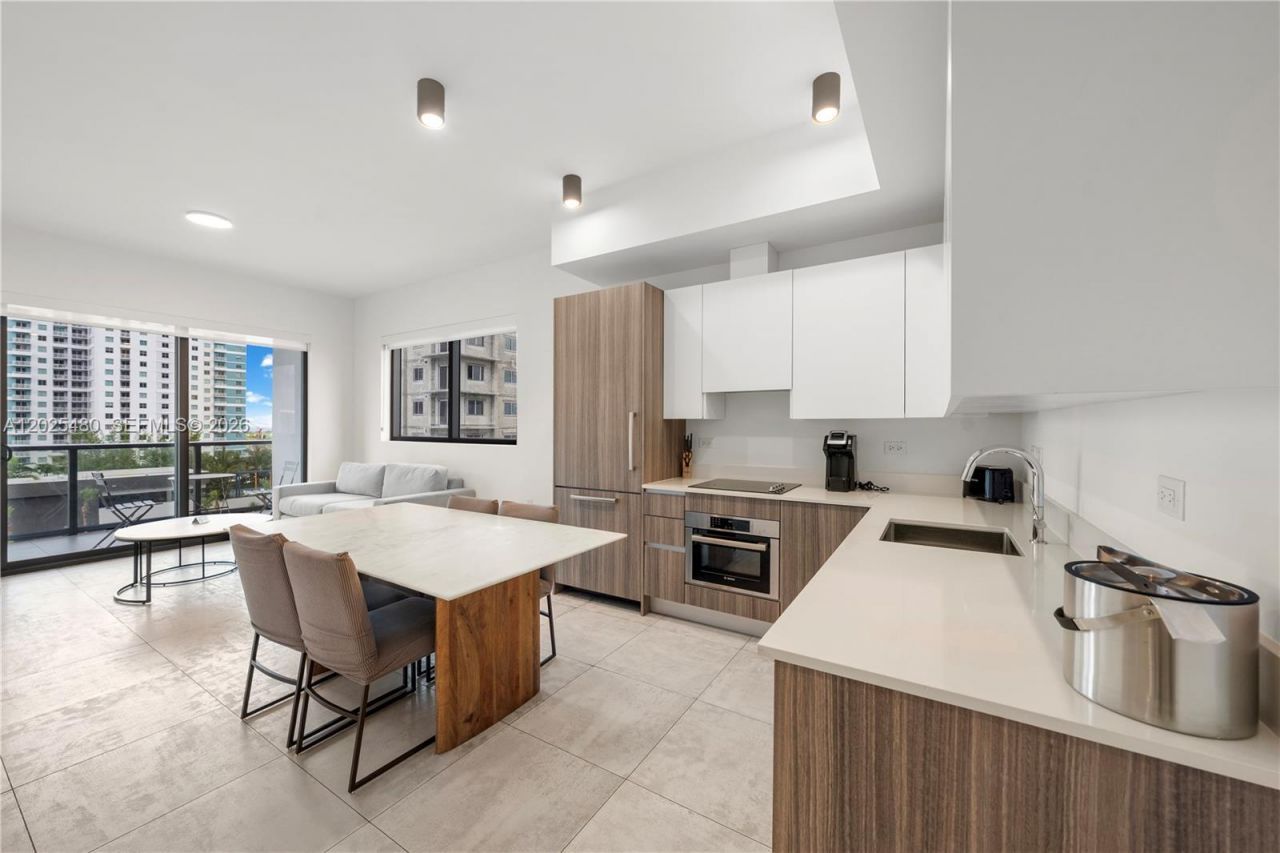 239 SW 9th St , Unit 1202, Miami, FL 33130 Photo