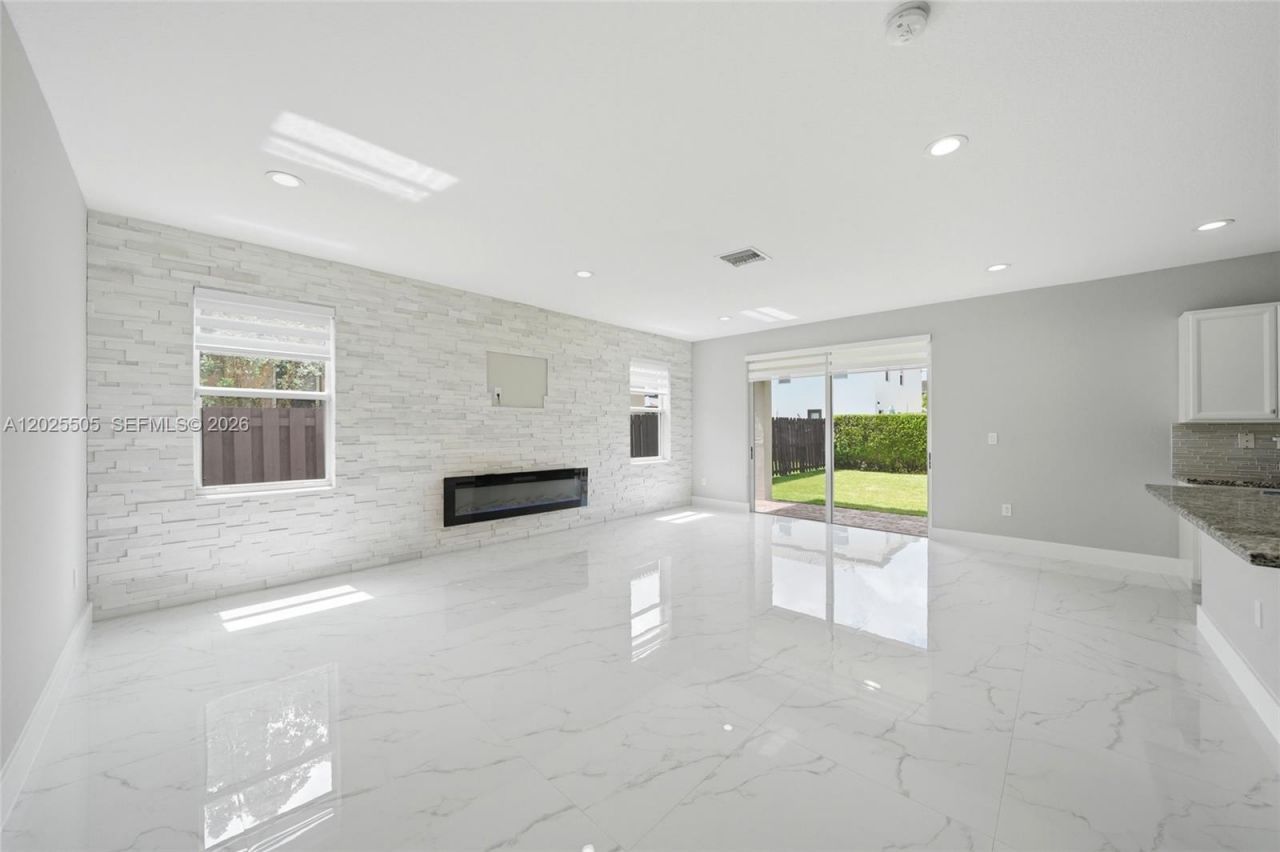4107 NE 20th St , Homestead, FL 33033 Photo