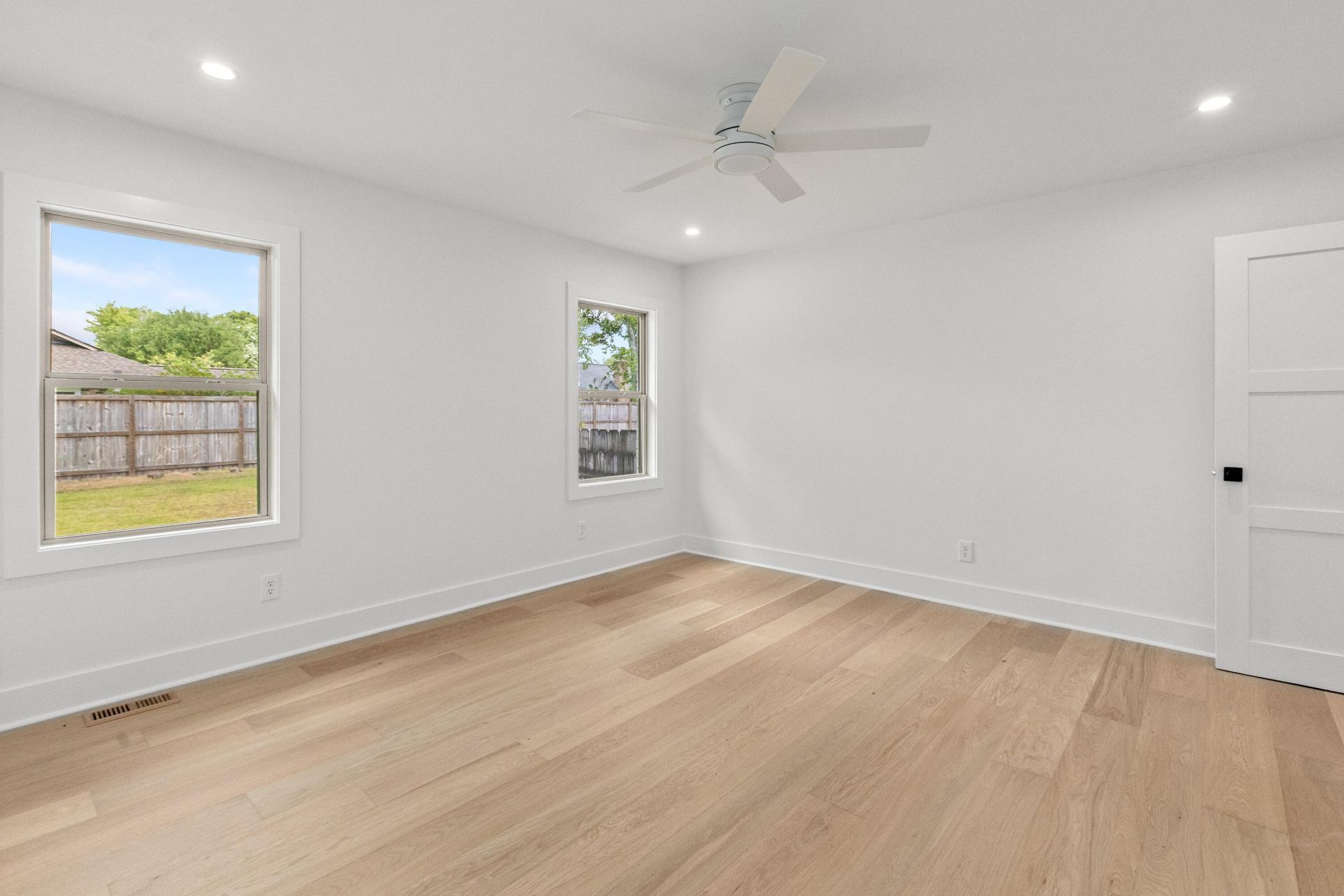 2912 Doncaster Drive Photo 25