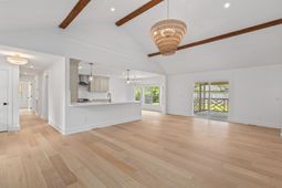 2912 Doncaster Drive photo 4