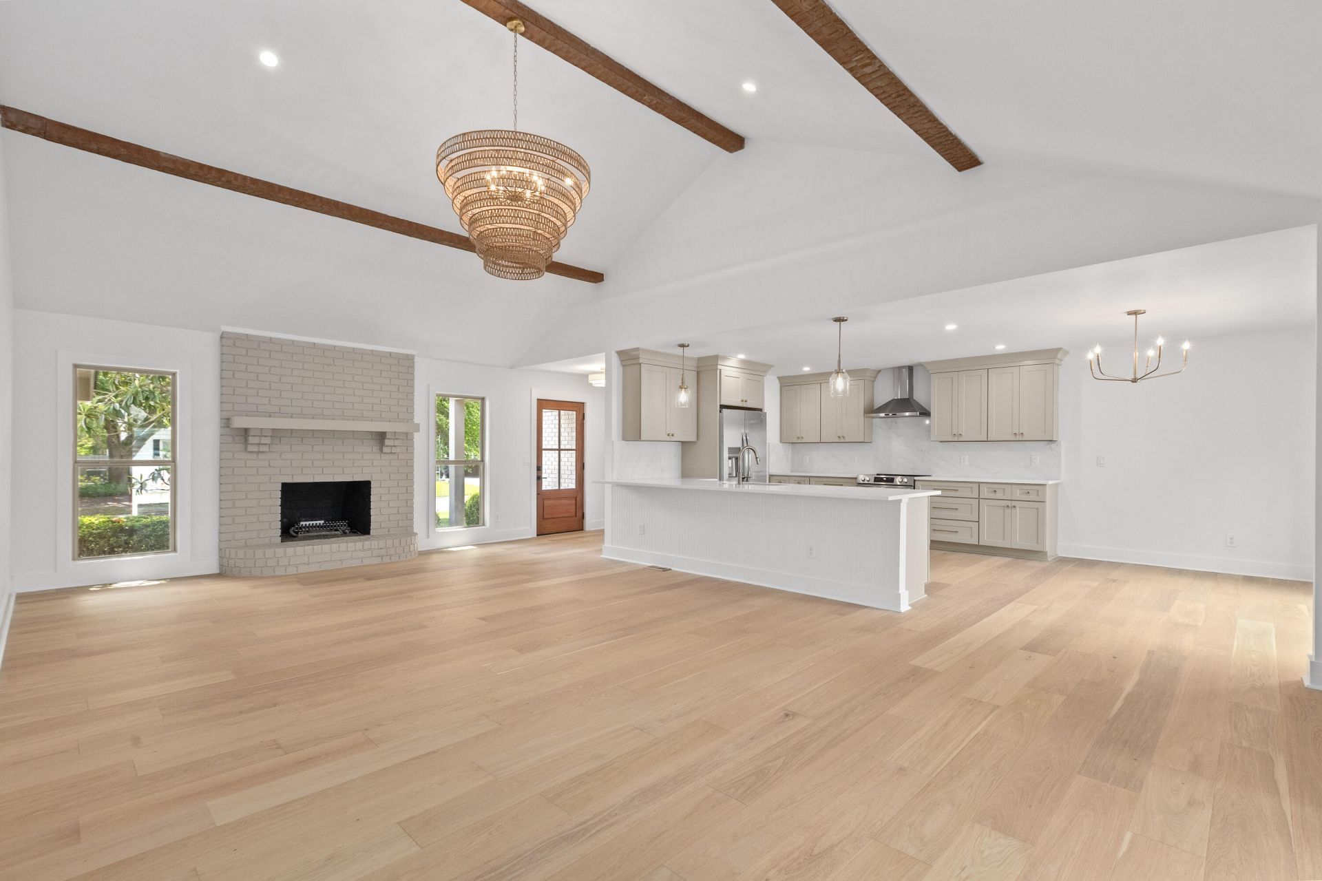 2912 Doncaster Drive Photo 5