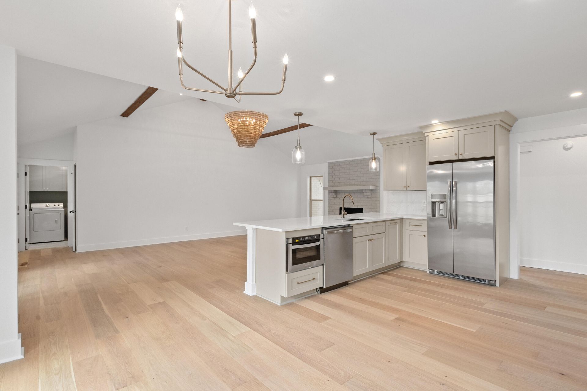 2912 Doncaster Drive Photo 8