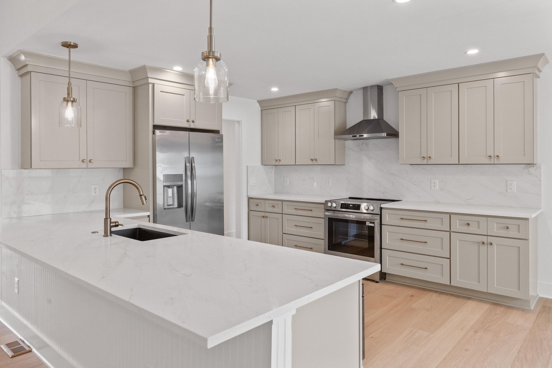 2912 Doncaster Drive Photo 9
