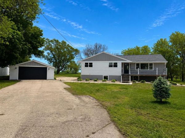 2308 225th Avenue , Milford, IA 51351