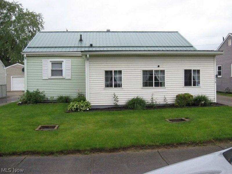 2319 Bollinger Avenue NE, Canton, OH 44705 Photo 2
