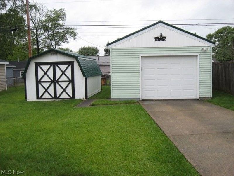 2319 Bollinger Avenue NE, Canton, OH 44705 Photo 3