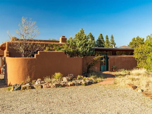 9 Domingo Road , Santa Fe, NM 87508