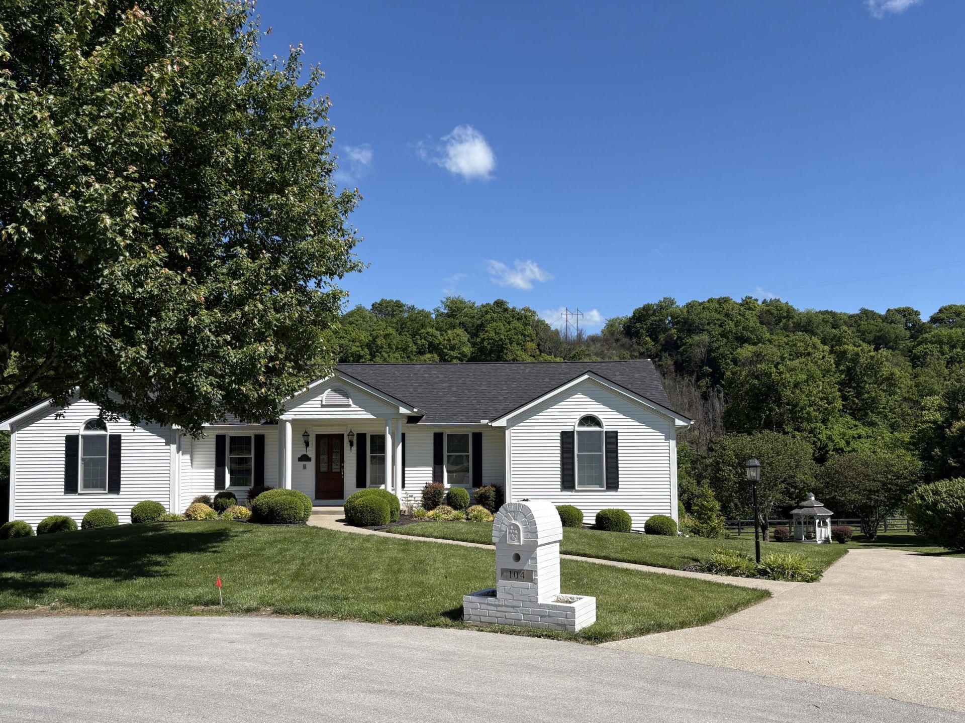 104 Bradburn Court, Frankfort, KY 40601 Main Photo