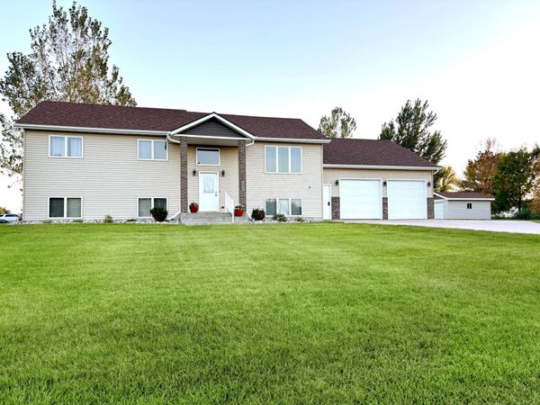 4505 36th Avenue N, Fargo, ND 58102