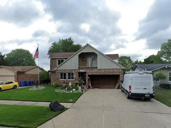 25592 Cloie Drive, Warren, MI 48089