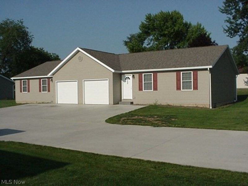 186 9th Street SW, Unit D, Strasburg, OH 44680 Photo 1