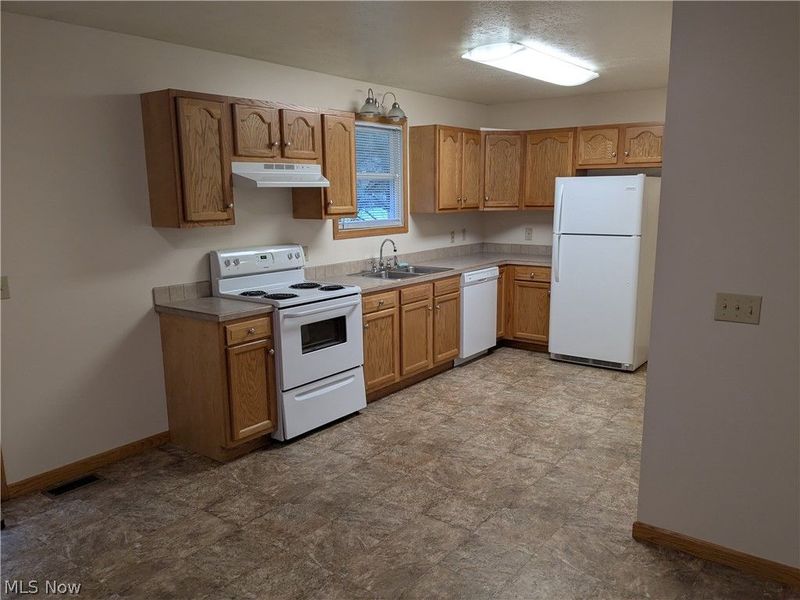 186 9th Street SW, Unit D, Strasburg, OH 44680 Photo 11