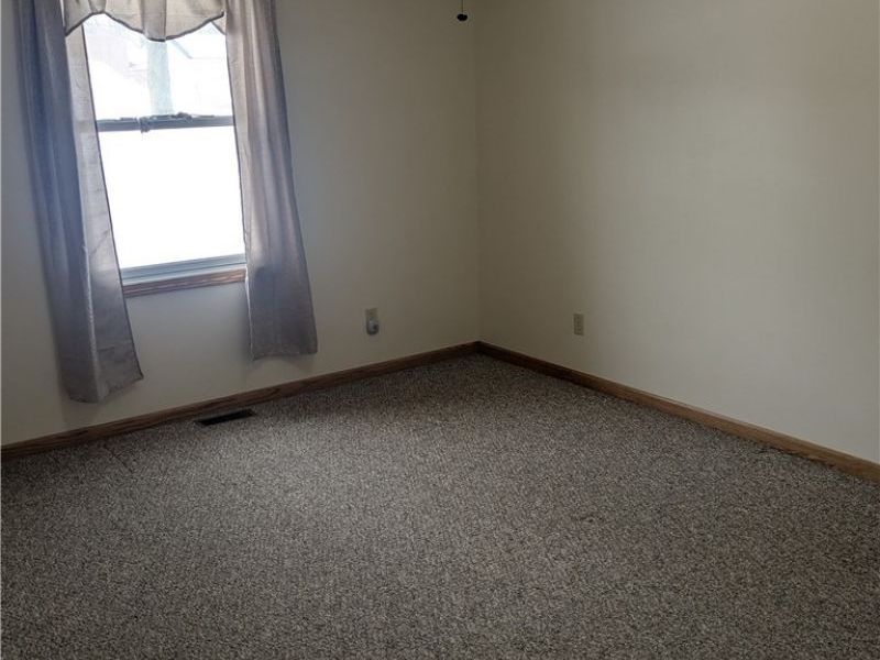 186 9th Street SW, Unit D, Strasburg, OH 44680 Photo 9
