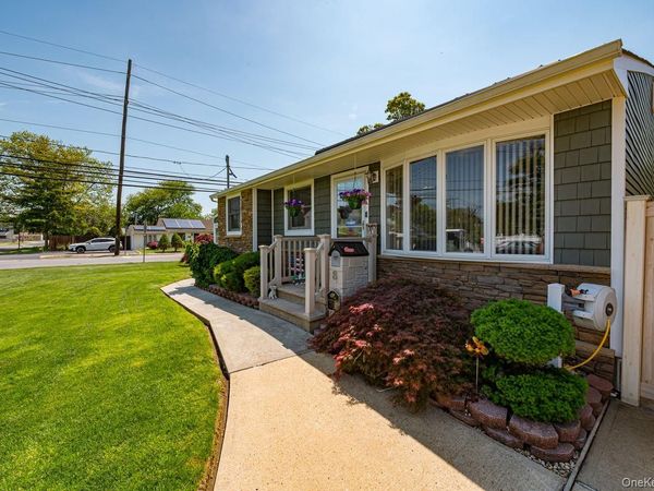 8 Oswego Drive , Bay Shore, NY 11706