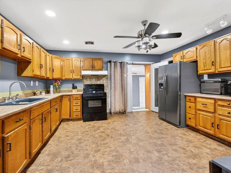 162 Church Street , Hamden, OH 45634 Photo 18