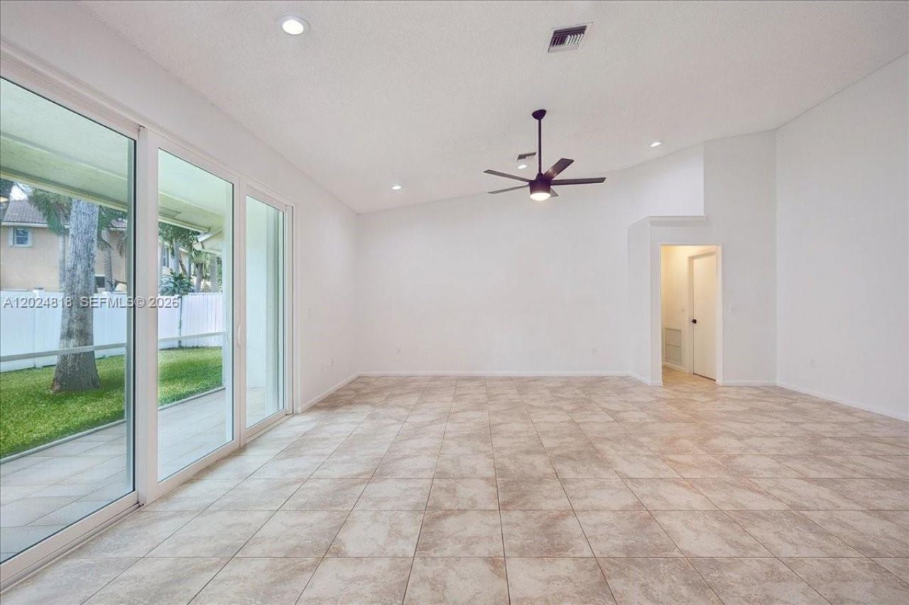 6508 NW 54th Ct, Lauderhill, FL 33319 Photo