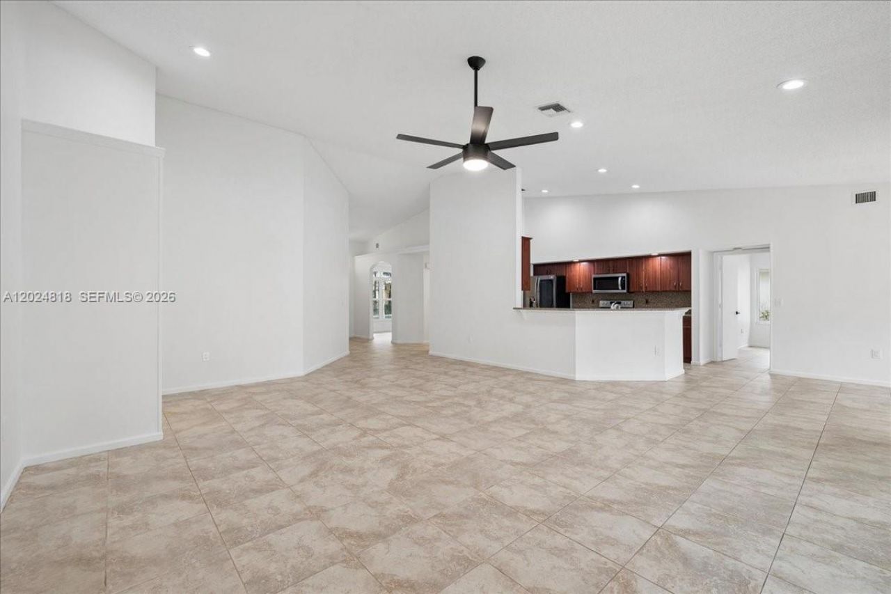 6508 NW 54th Ct, Lauderhill, FL 33319 Photo