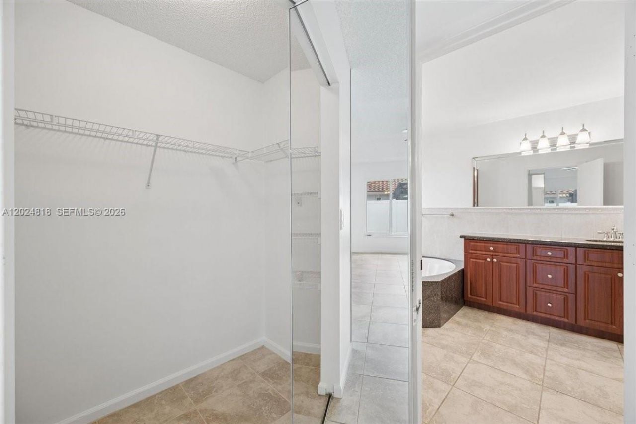 6508 NW 54th Ct, Lauderhill, FL 33319 Photo