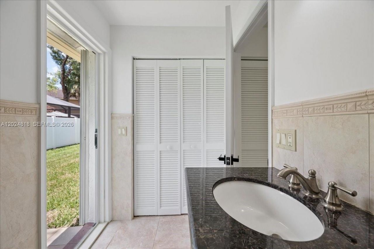 6508 NW 54th Ct, Lauderhill, FL 33319 Photo