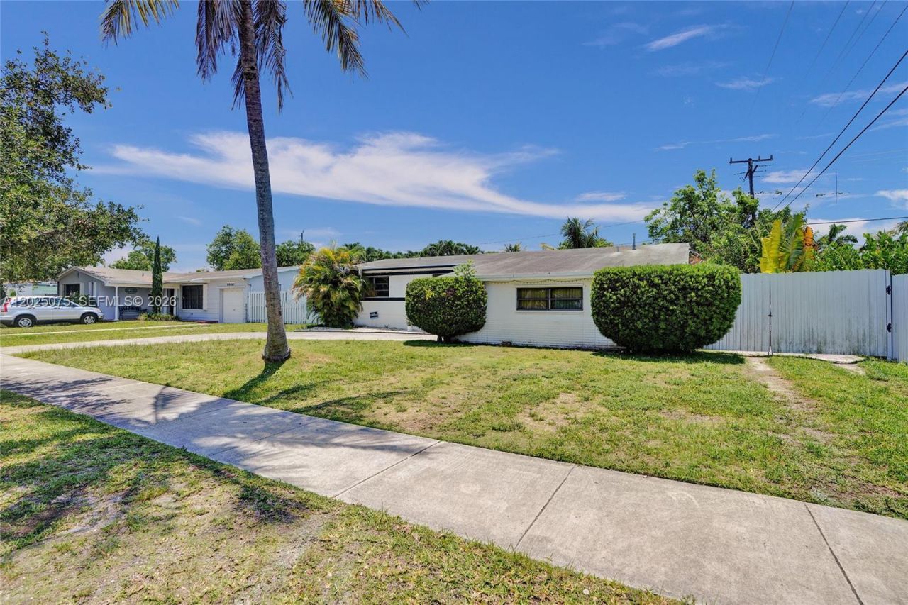 9910 Bahama Dr , Cutler Bay, FL 33189 Photo