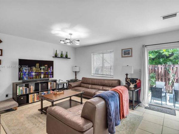 212 NE 3rd St , Unit 10, Hallandale Beach, FL 33009