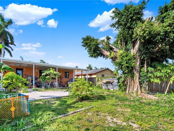 851 SW 1st St , Florida City, FL 33034