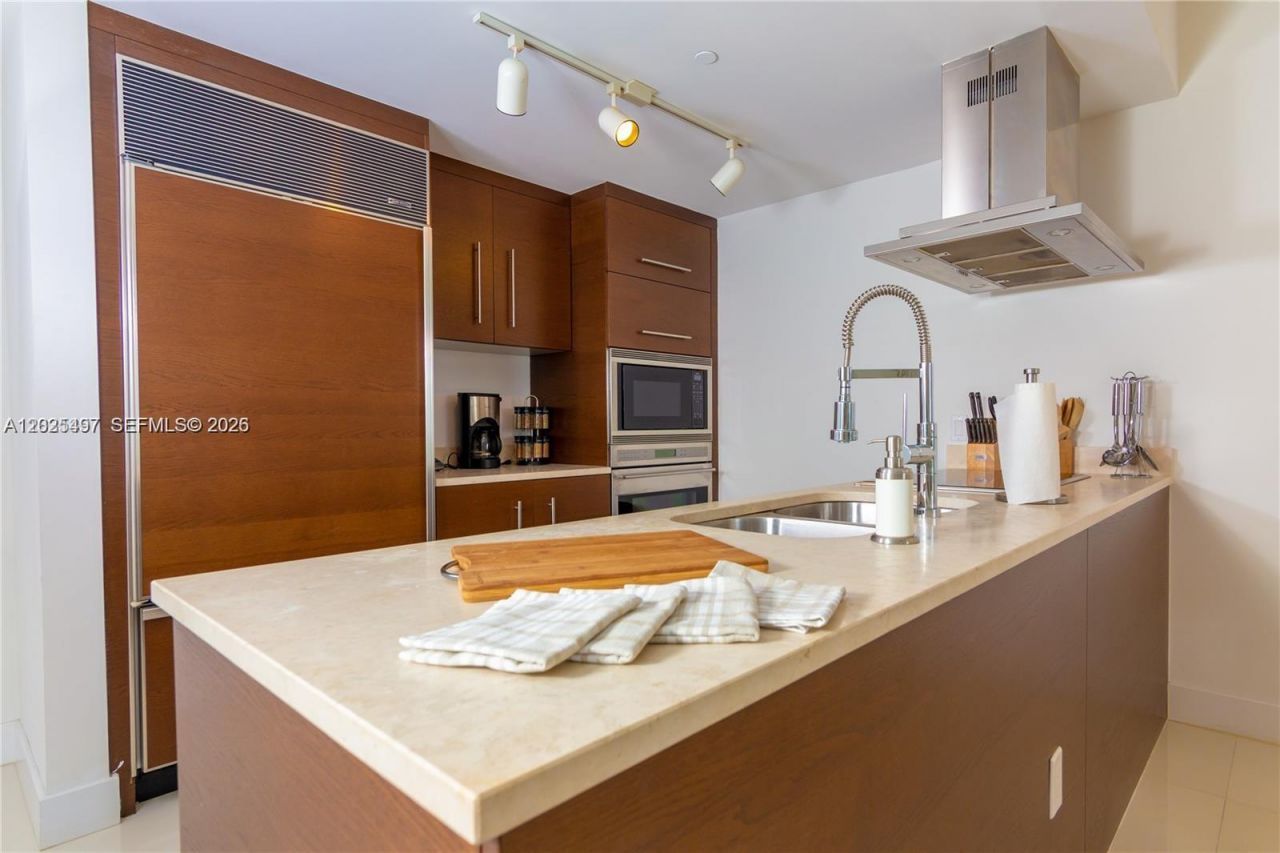 485 Brickell Ave , Unit 2006, Miami, FL 33131 Photo