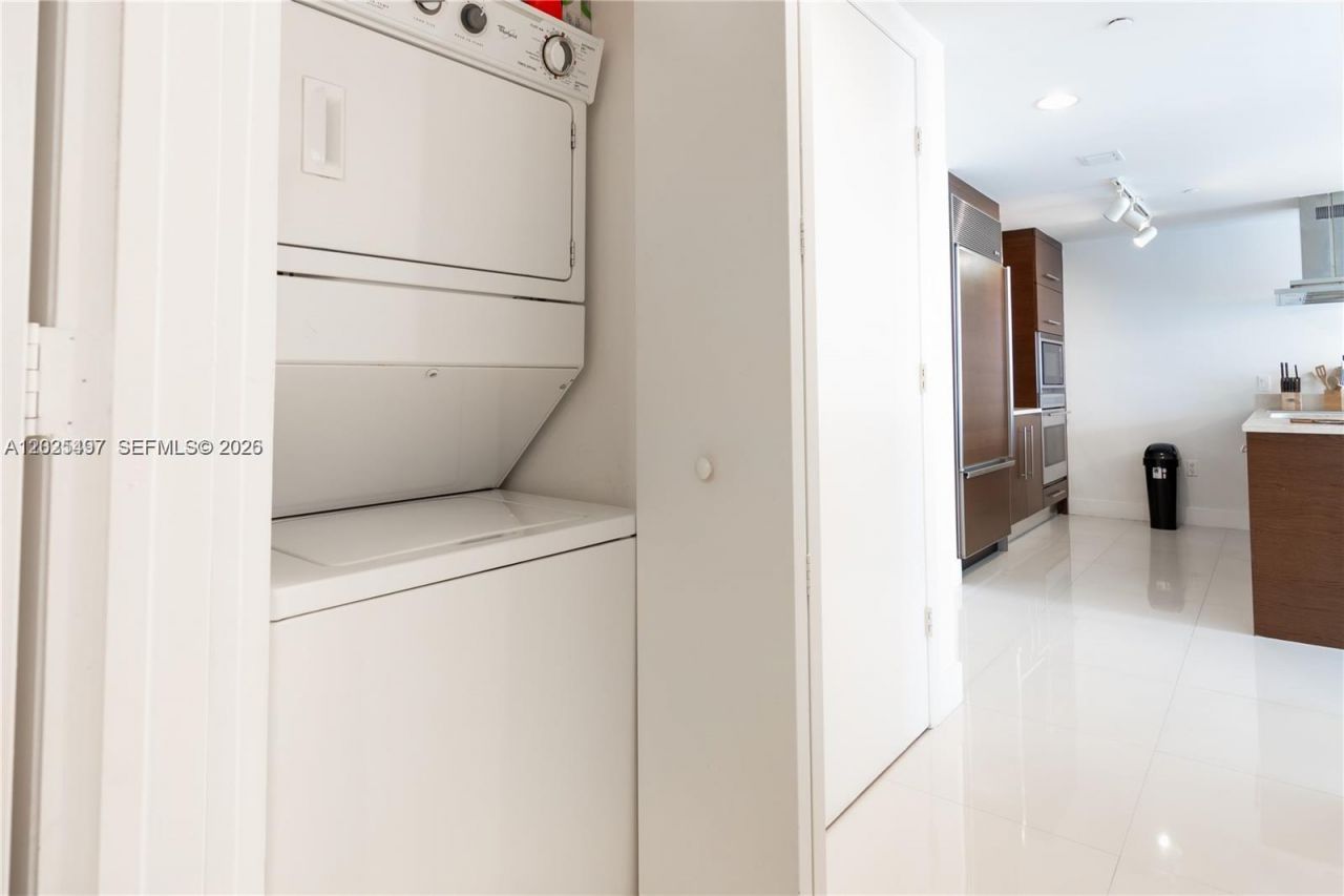 485 Brickell Ave , Unit 2006, Miami, FL 33131 Photo