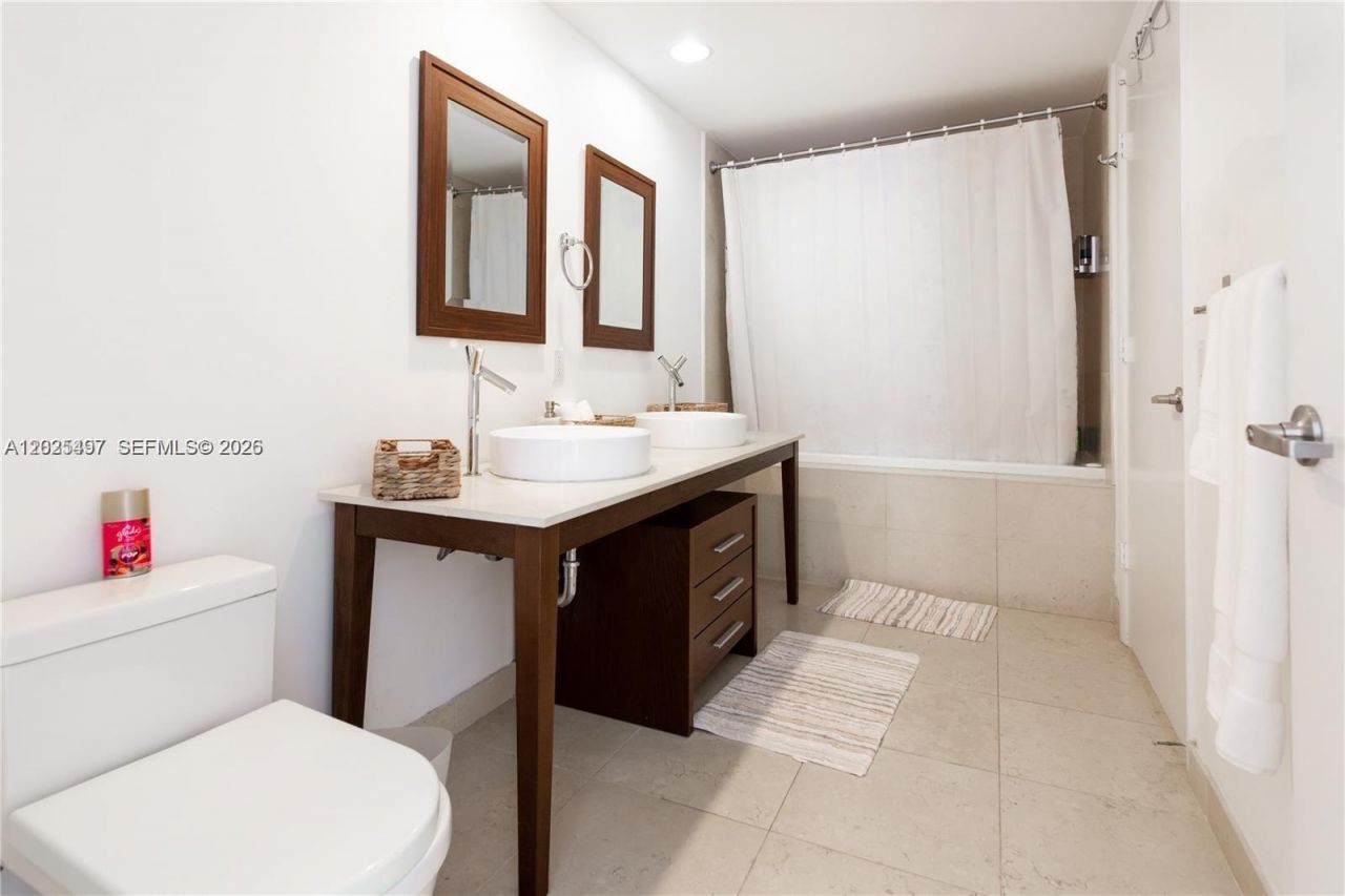485 Brickell Ave , Unit 2006, Miami, FL 33131 Photo