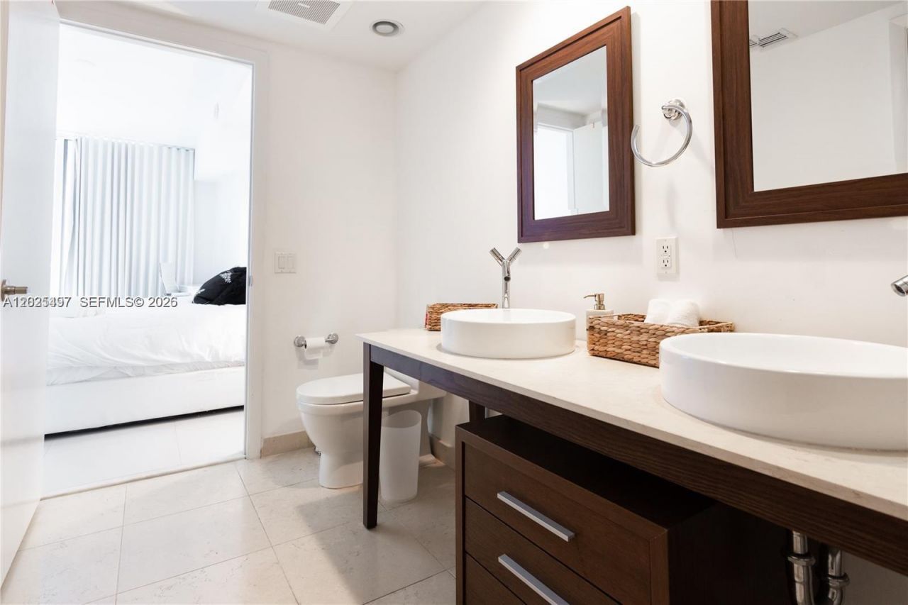 485 Brickell Ave , Unit 2006, Miami, FL 33131 Photo