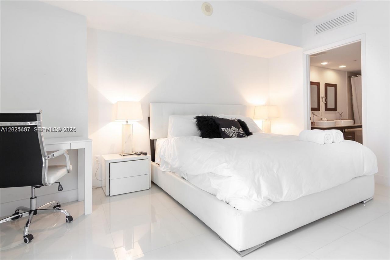 485 Brickell Ave , Unit 2006, Miami, FL 33131 Photo