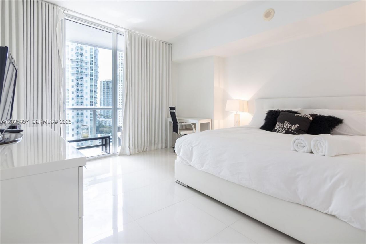 485 Brickell Ave , Unit 2006, Miami, FL 33131 Photo